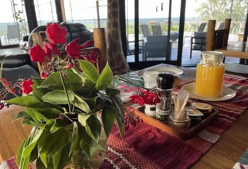 هتل Aloegrove Safari Lodge