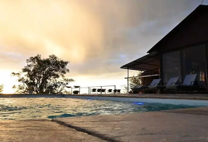 هتل Aloegrove Safari Lodge