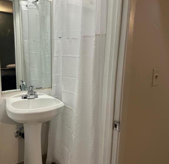 هتل Budget Inn Hollywood