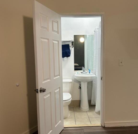 هتل Budget Inn Hollywood