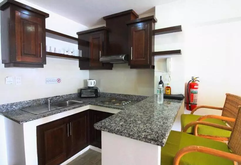 Hotelli Manarra Sea View Resort