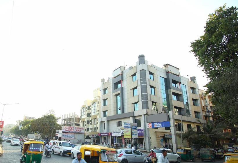 בית מלון כפרי Marshall The Grand