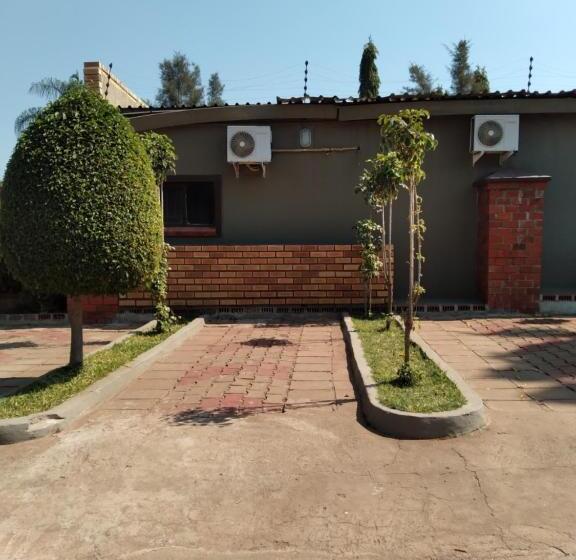 هتل Sunset Junction Lodges & Tours