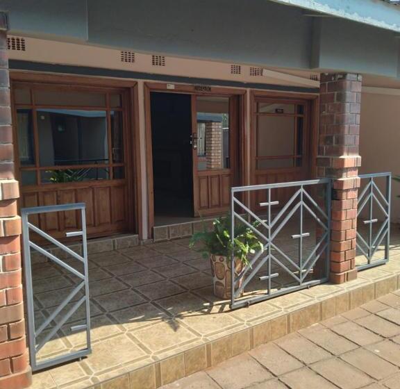 هتل Sunset Junction Lodges & Tours