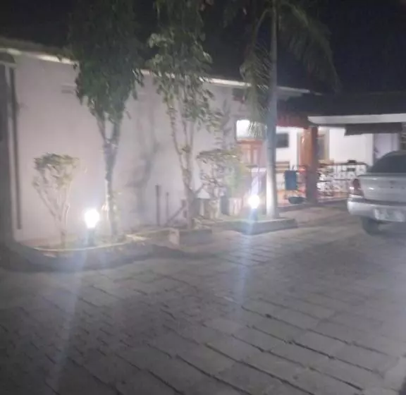 هتل Sunset Junction Lodges & Tours