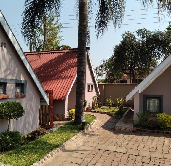 هتل Sunset Junction Lodges & Tours