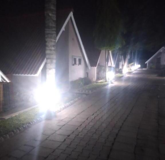 هتل Sunset Junction Lodges & Tours