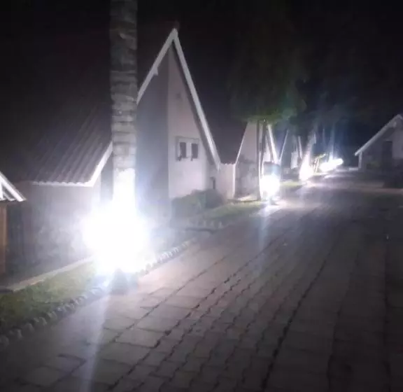 هتل Sunset Junction Lodges & Tours