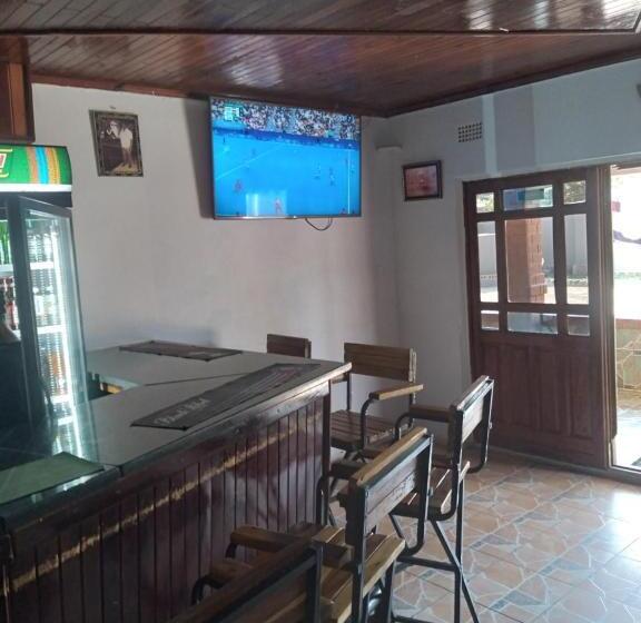 هتل Sunset Junction Lodges & Tours