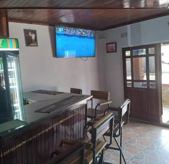 هتل Sunset Junction Lodges & Tours