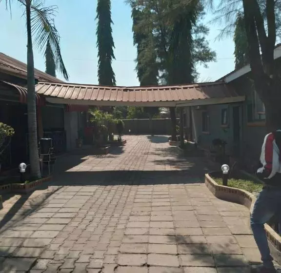 هتل Sunset Junction Lodges & Tours