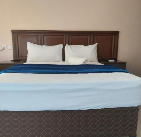 هتل Sunset Junction Lodges & Tours