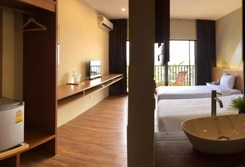 ホテル The Pat