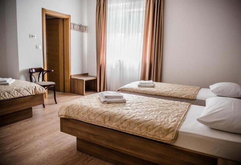 پانسیون Martin