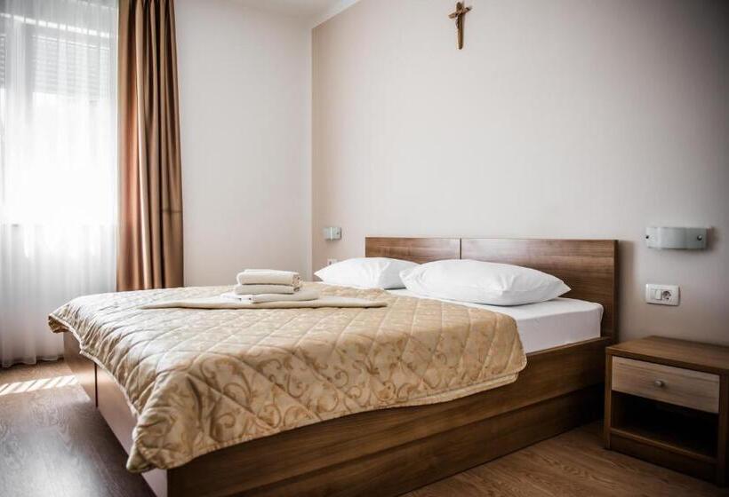 پانسیون Martin