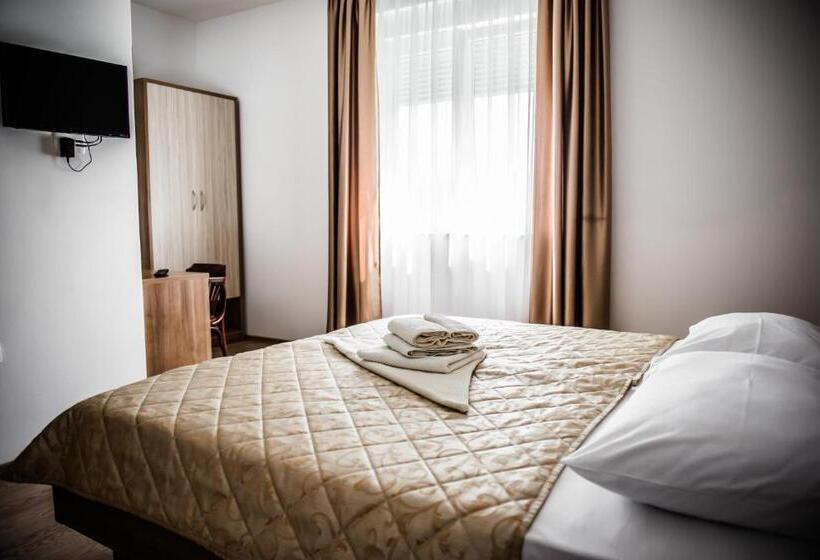 پانسیون Martin