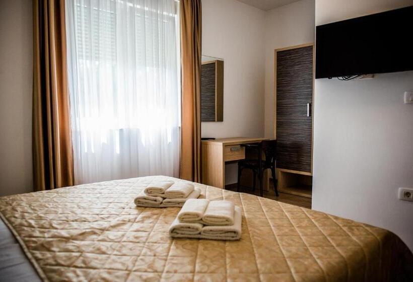 پانسیون Martin