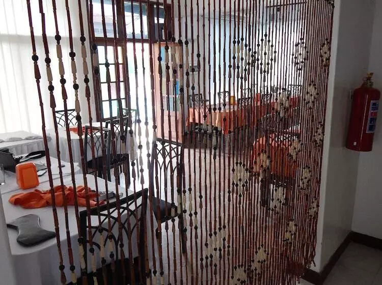 Majatalo Marumadi   Planeta Mocambique