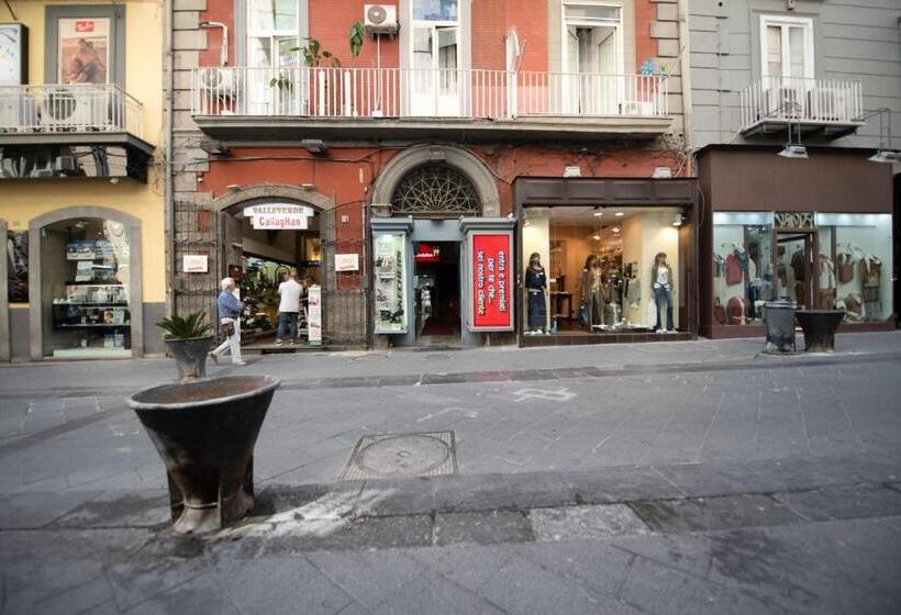 تختخواب و صبحانه Chiaia Relax