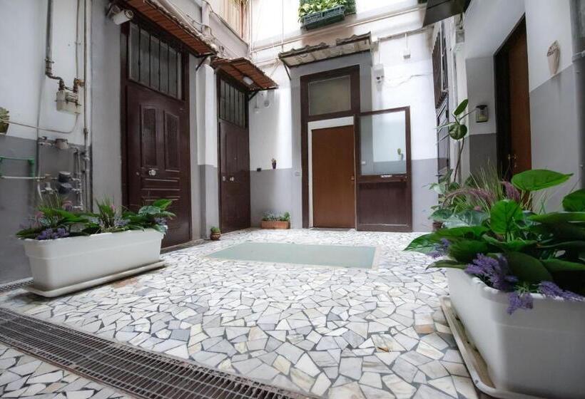 تختخواب و صبحانه Chiaia Relax