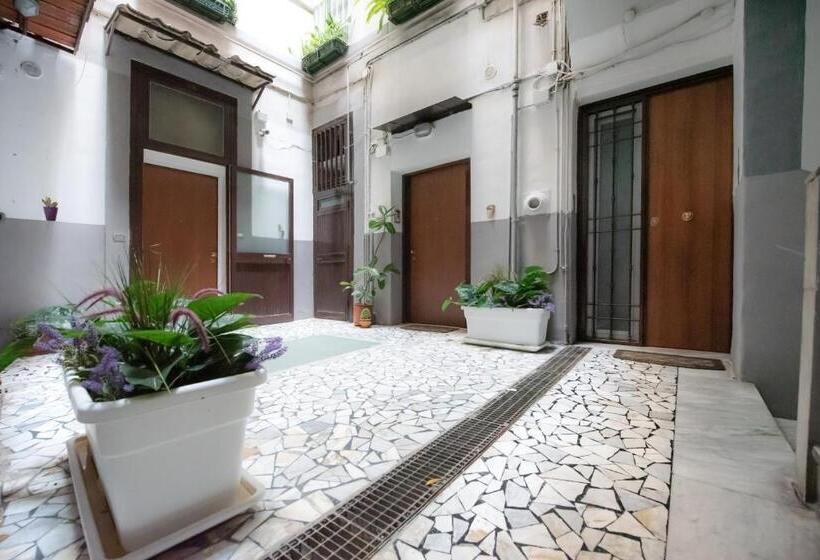 تختخواب و صبحانه Chiaia Relax