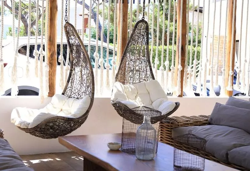 Hotelli Cumeja Beach Club &