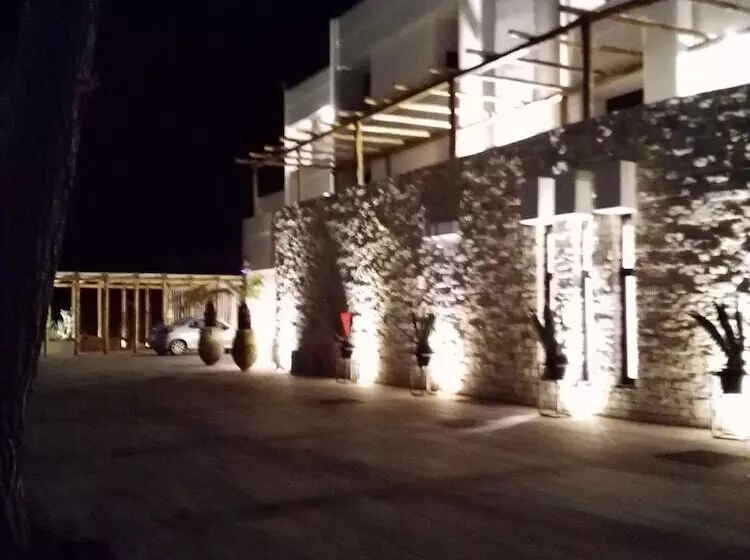 Hotelli Cumeja Beach Club &