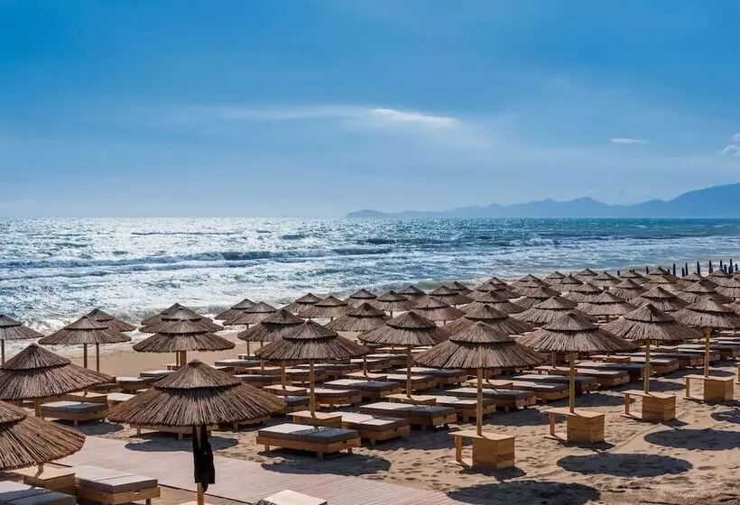 Hotelli Cumeja Beach Club &