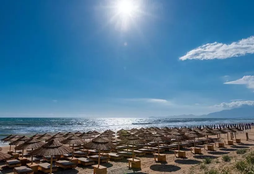 Hotelli Cumeja Beach Club &