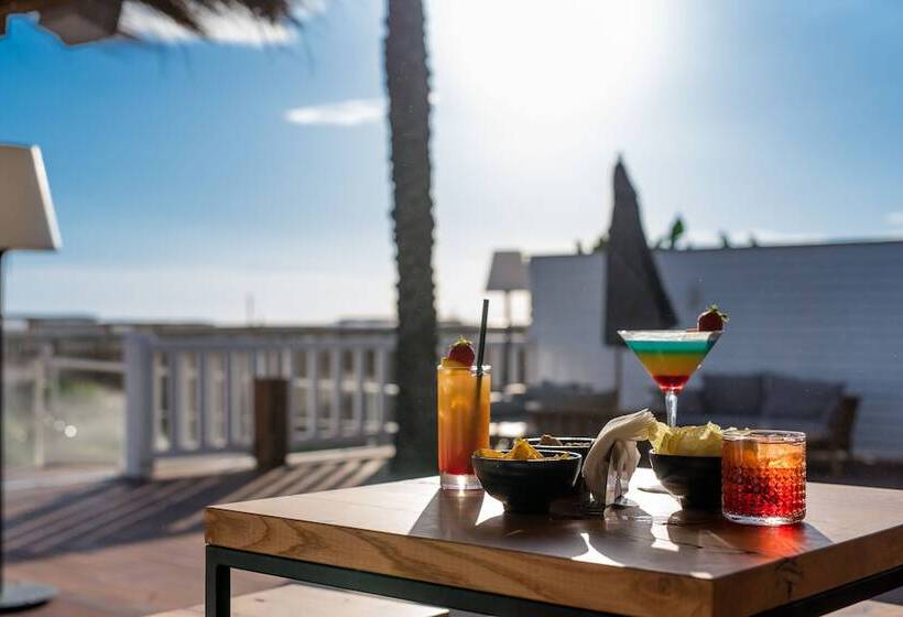 호텔 Cumeja Beach Club &