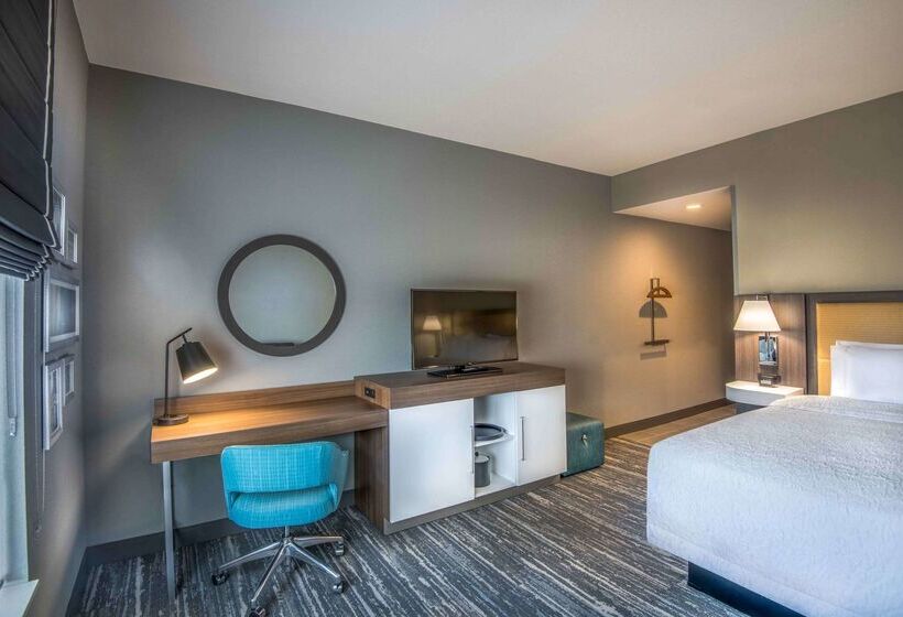 Отель Hampton Inn & Suites Tallahassee Capitol   University