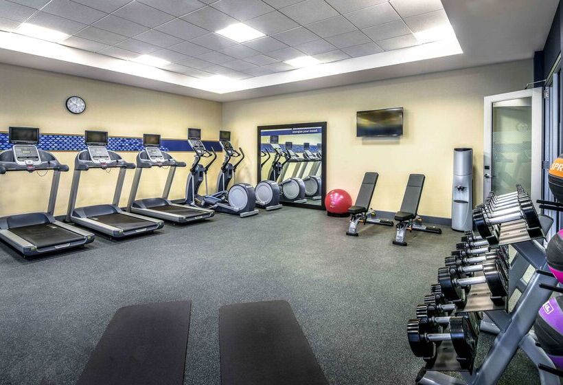 Отель Hampton Inn & Suites Tallahassee Capitol   University