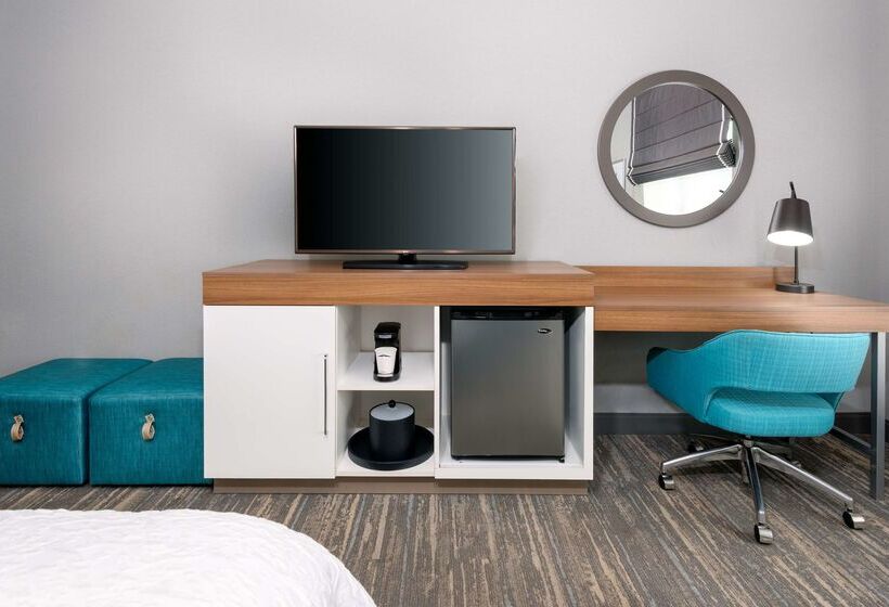 Отель Hampton Inn & Suites Tallahassee Capitol   University