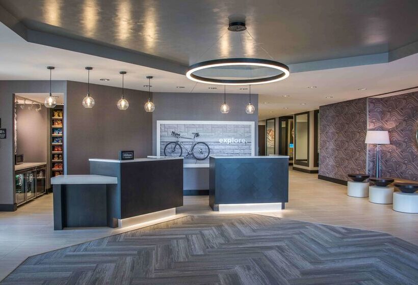 Отель Hampton Inn & Suites Tallahassee Capitol   University