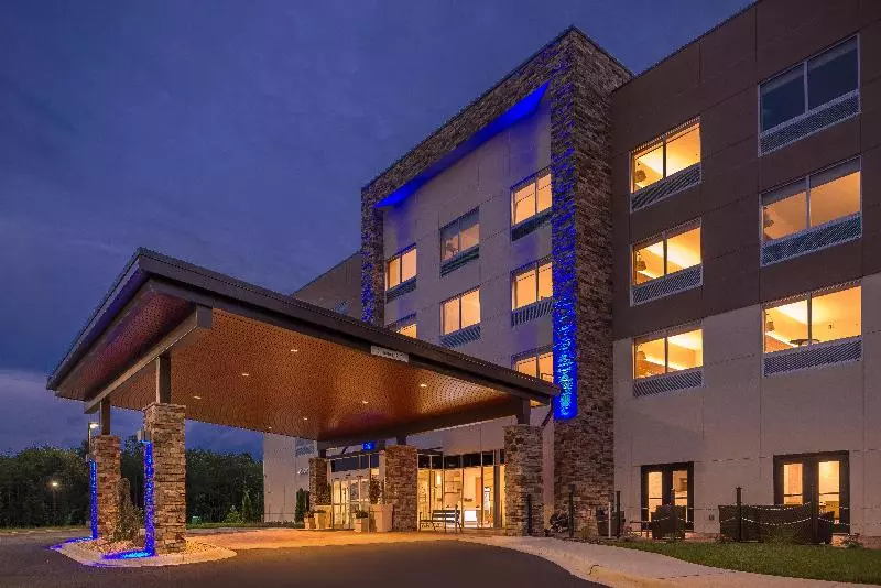 Hotelli Holiday Inn Express & Suites Farmville, An Ihg