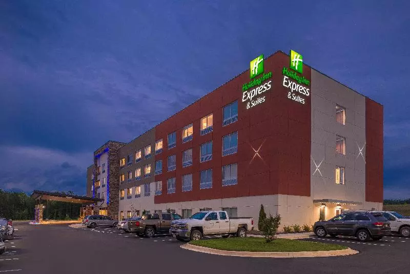 Hotelli Holiday Inn Express & Suites Farmville, An Ihg