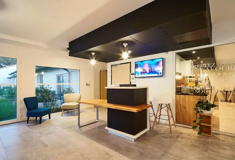 Hotelli Kyriad Résidence Cabriès   Plan De Campagne