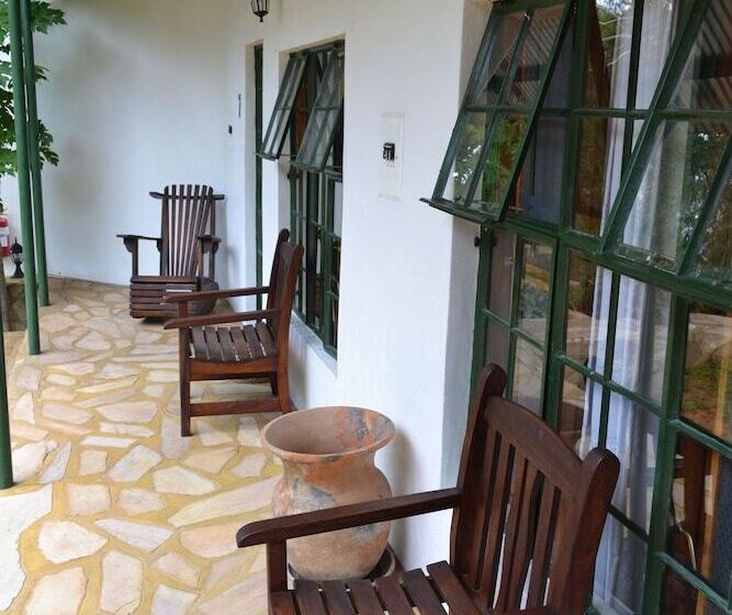 هتل Tambuti Lodge