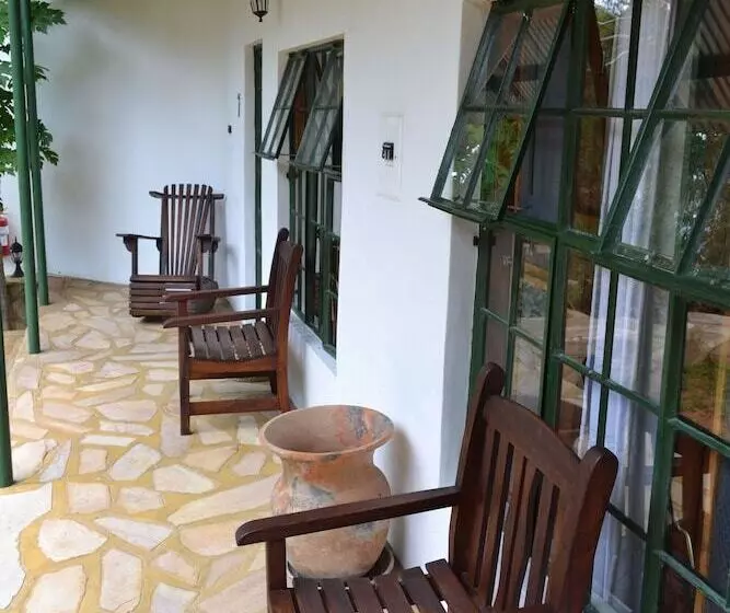 هتل Tambuti Lodge