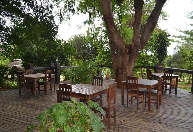 هتل Tambuti Lodge