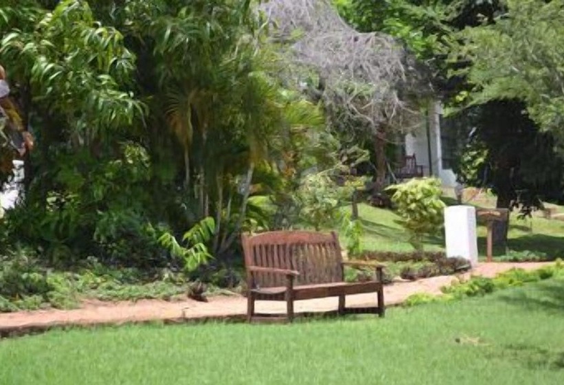 هتل Tambuti Lodge