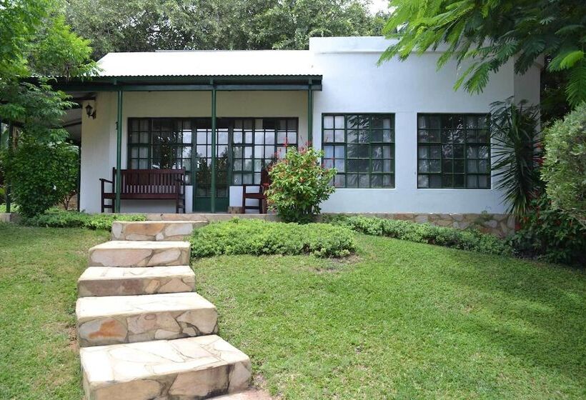 هتل Tambuti Lodge