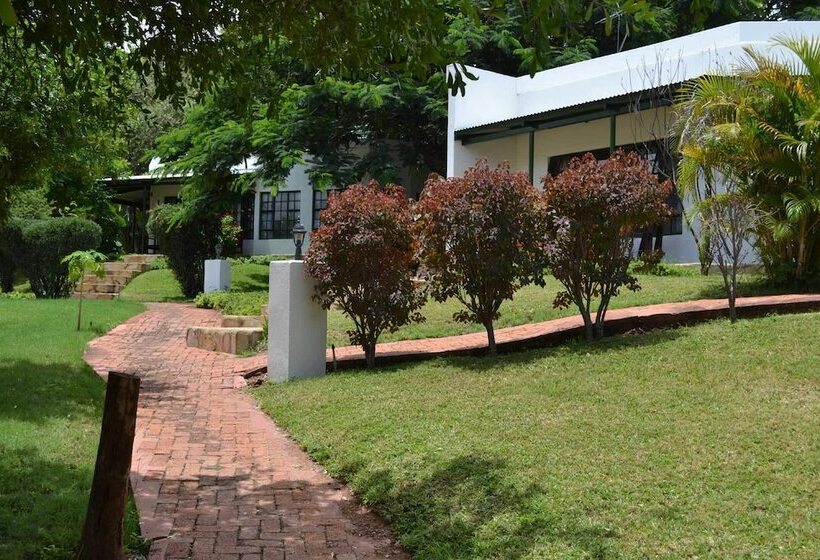 هتل Tambuti Lodge