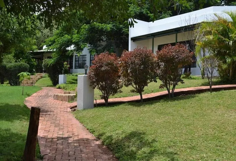 هتل Tambuti Lodge