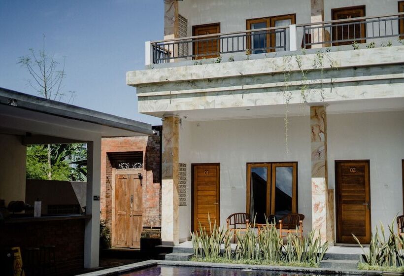 הוסטל Kayuma House Canggu