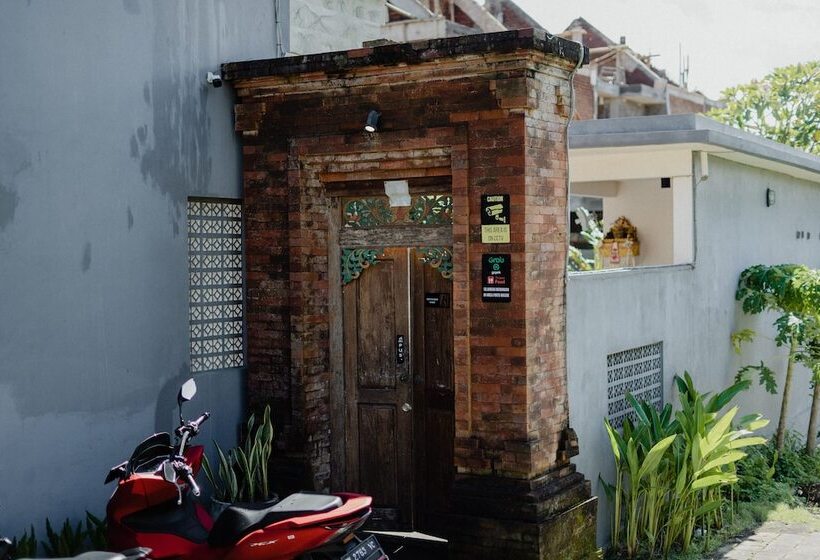 הוסטל Kayuma House Canggu
