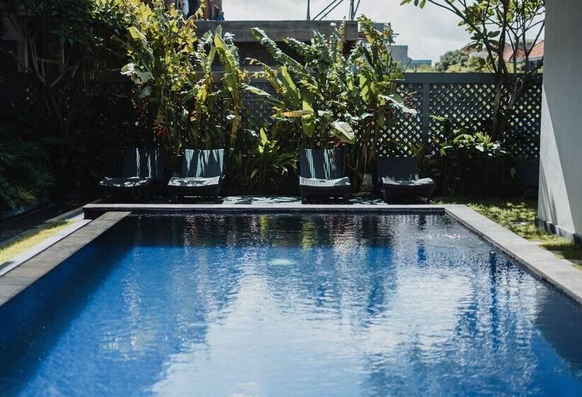 הוסטל Kayuma House Canggu