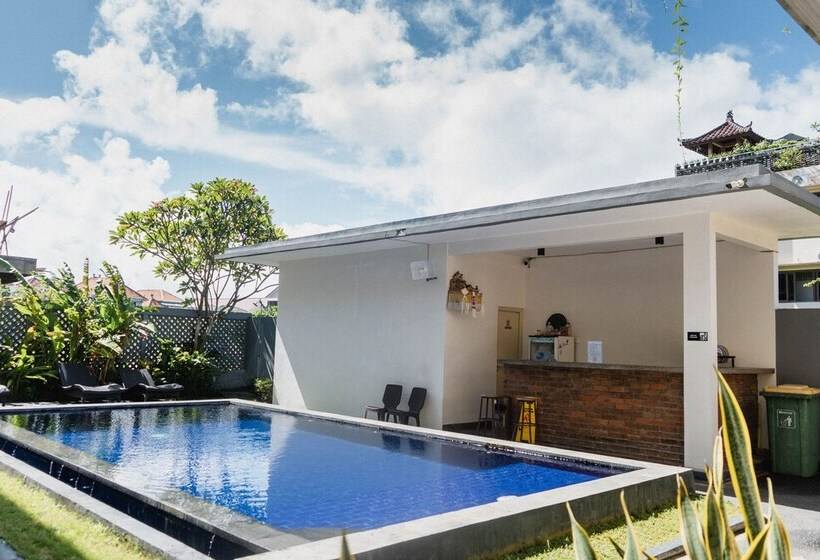 הוסטל Kayuma House Canggu