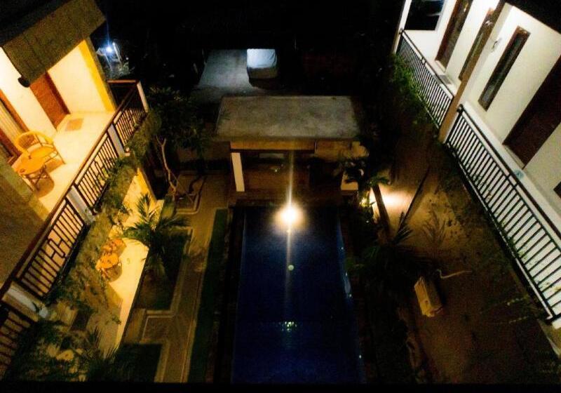 הוסטל Kayuma House Canggu