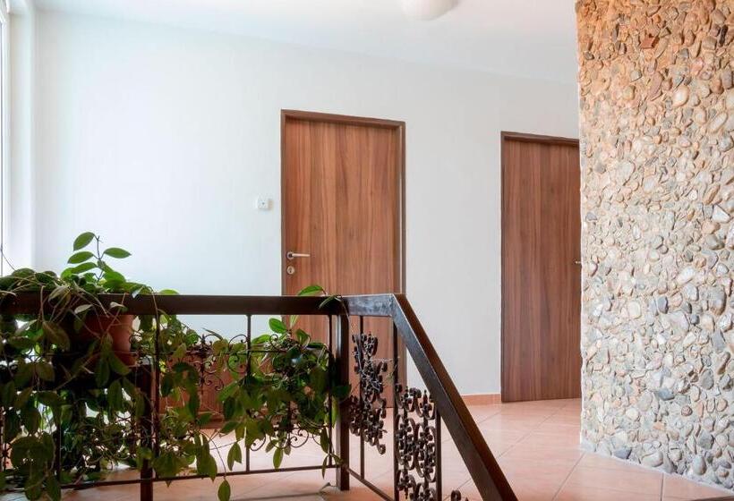 Szálloda Alton Garni